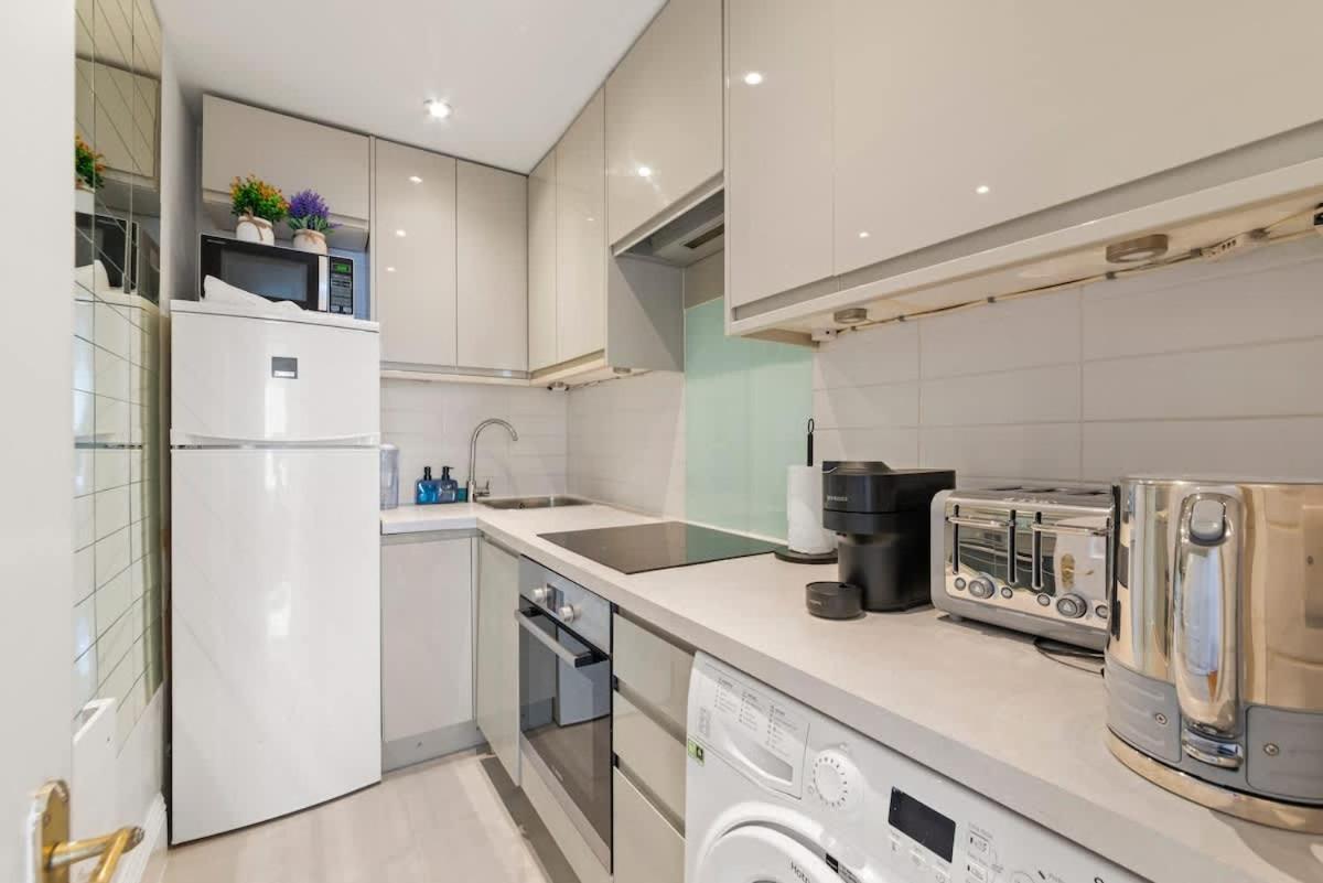 Sg, Classic Knightsbridge Loft Apartment 런던 외부 사진